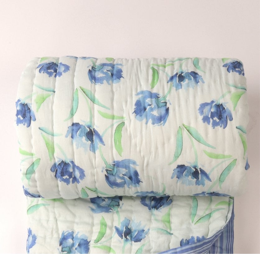 White and Blue Floral Garden Printed Cotton Quilt